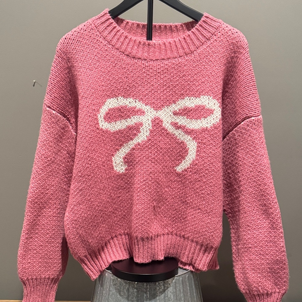Chic Pink Crew Neck Sweater with Bow Accent